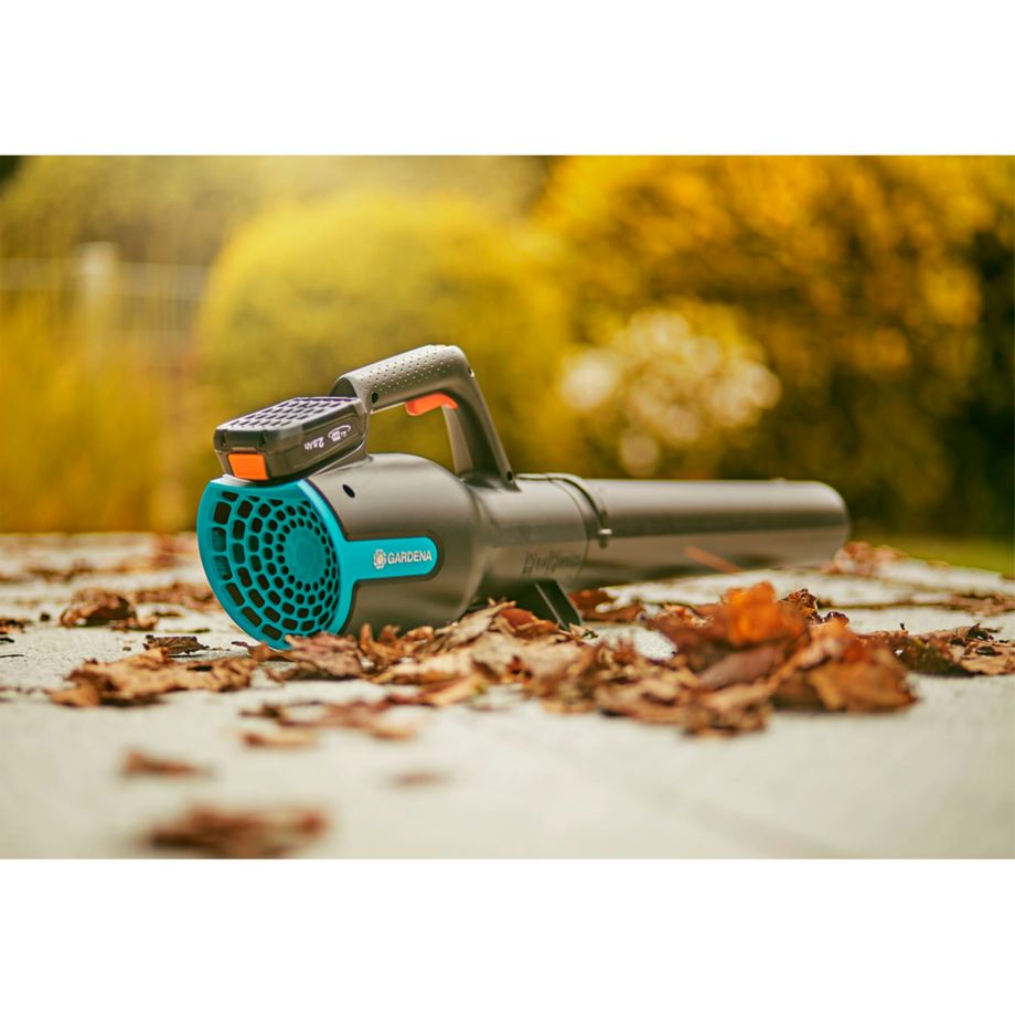 Gardena PowerJet 18V P4A Akku-Gartenbläser Ready-To-Use Set mit Akku und Ladegerät