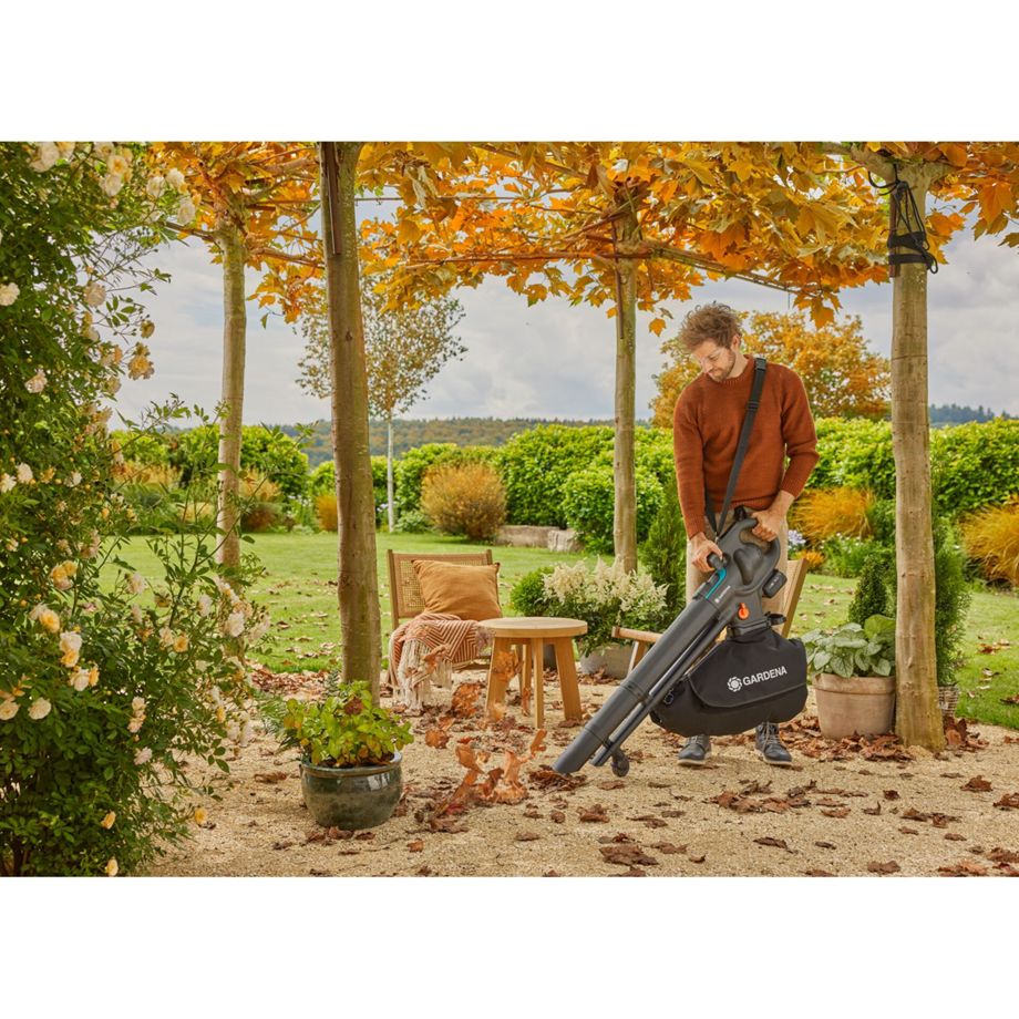 Gardena PowerJetCollect 18V P4A Akku-Laubsauger und Laubbläser Set mit Akku und Ladegerät
