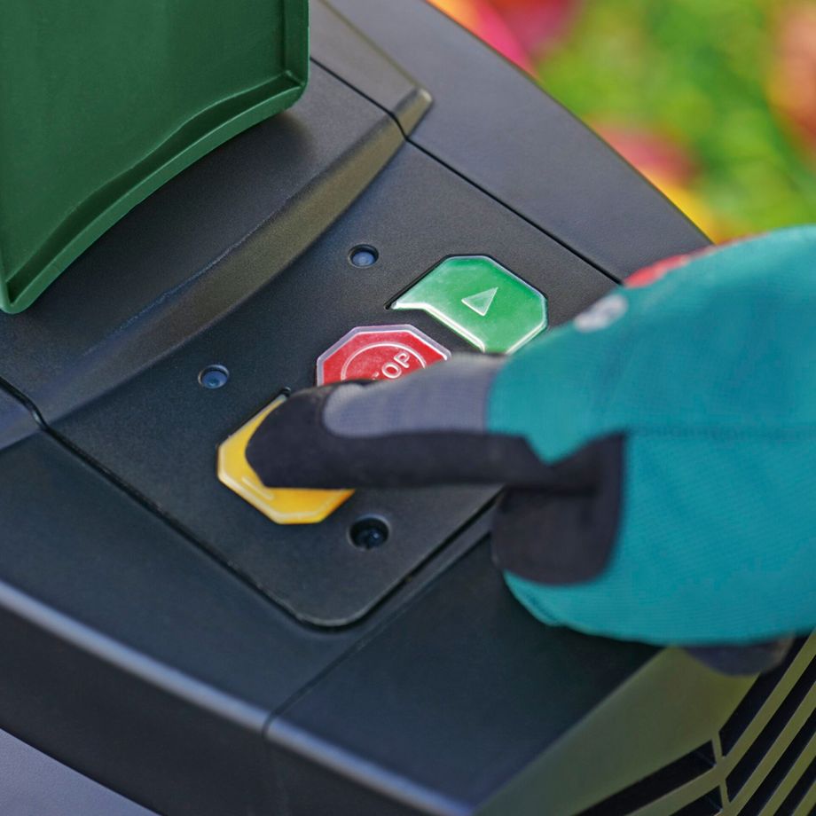 Bosch AXT 25 TC Elektro-Häcksler mit 2500W Motor, Turbine-Cut-System und 53L Auffangbox