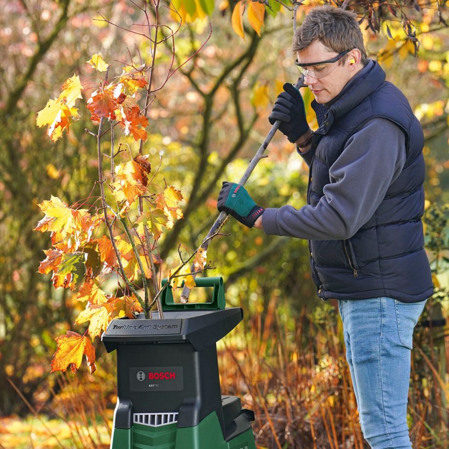 Bosch AXT 25 TC Elektro-Häcksler mit 2500W Motor, Turbine-Cut-System und 53L Auffangbox